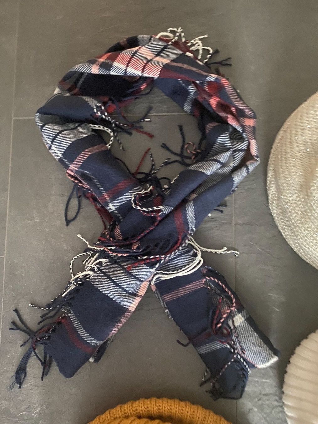 Foulards, Tücher & Schals: 4 Stk. Schals/Loups wie neu – Gebraucht aus Bonstetten von MJ45 3