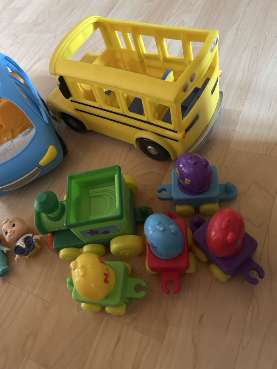 Giocattoli: Cocomelon set Postauto, zug und Auto  – Usato da Herbetswil venduto da rotekatze84 2
