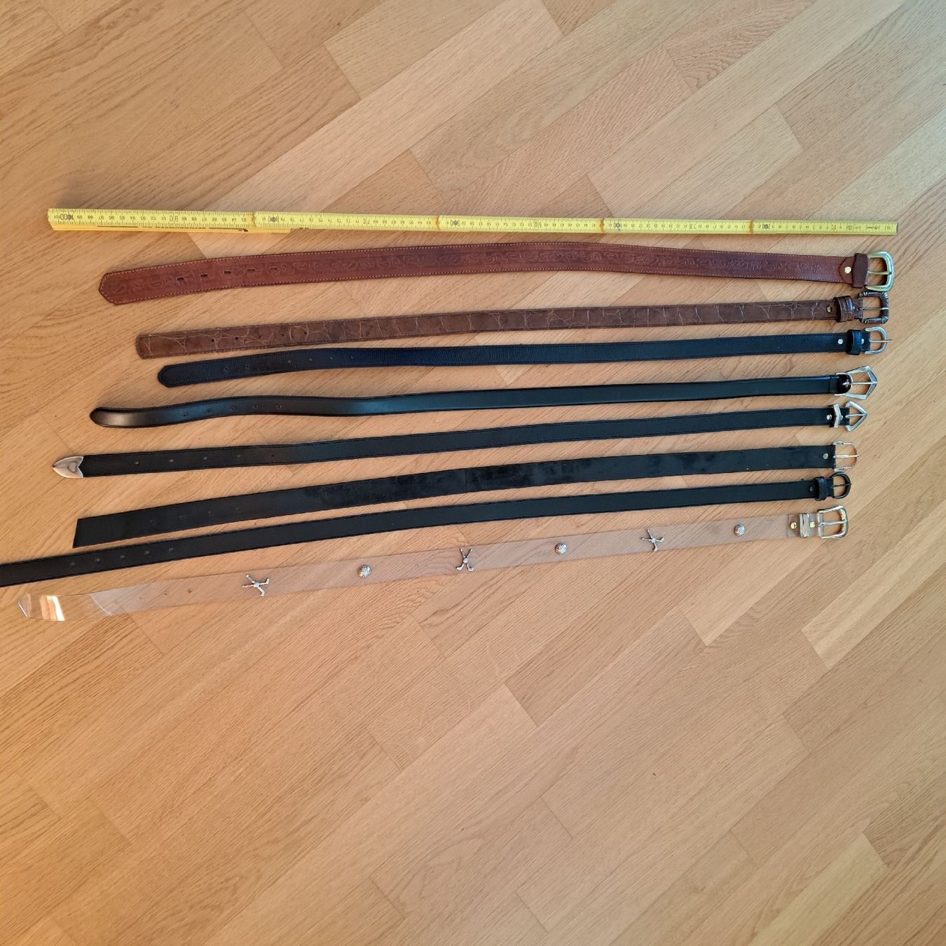 Cinture: 8 Damengürtel ca 93-98 cm – Usato da Adliswil venduto da Marlotti