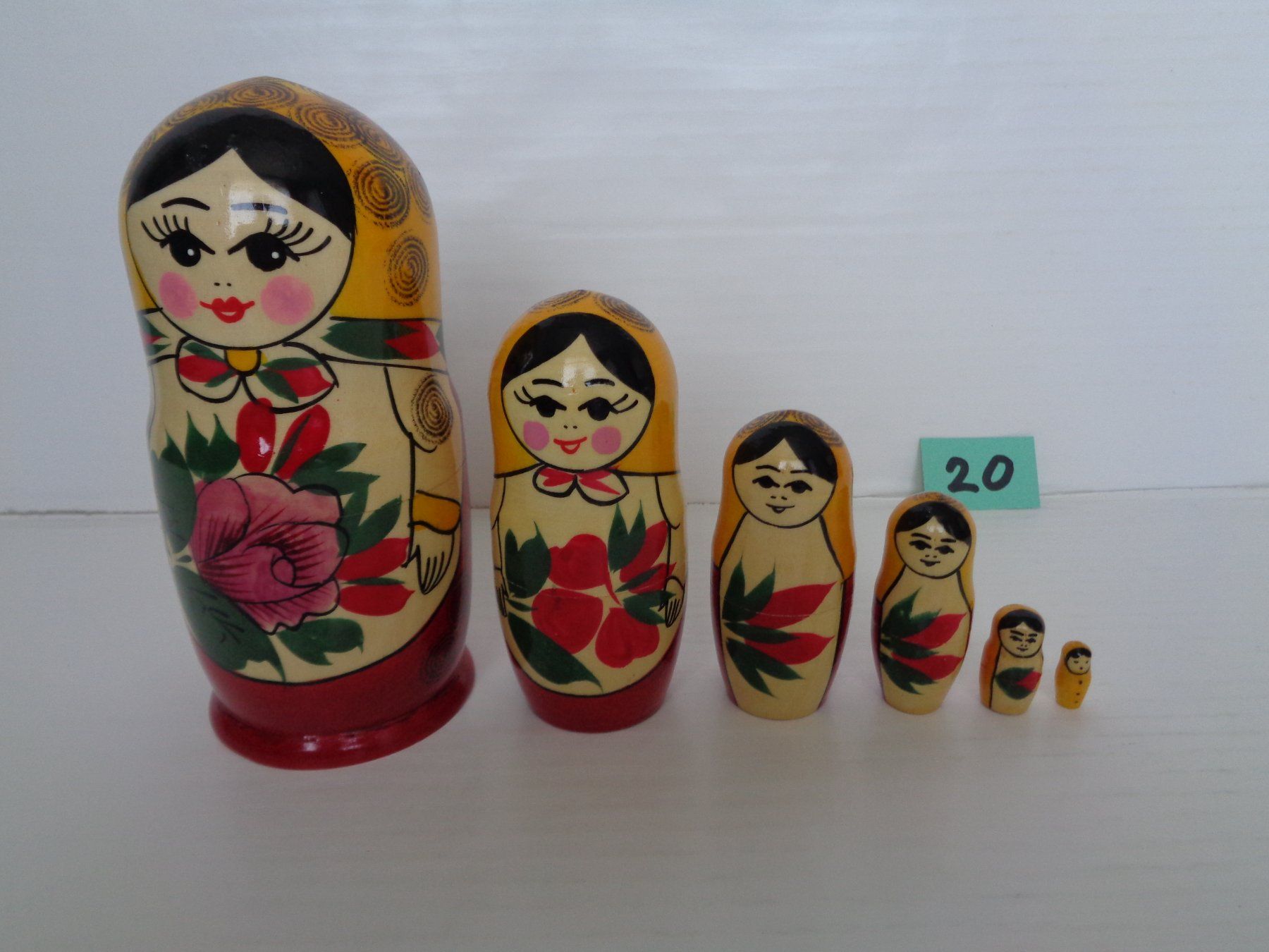 Figurines: Matroschka-Babuschka 6-teilig – D'occasion à Chur par omonia