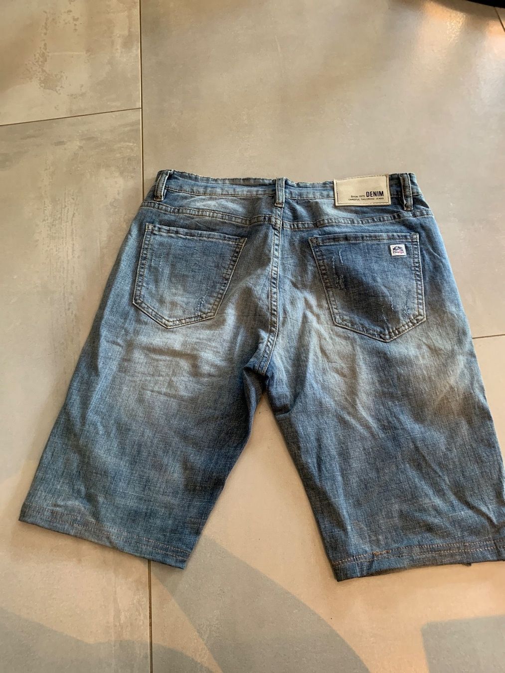 Pantaloni: kurze Jeanshose  Gr.32 – Usato da Zuzwil SG venduto da Ibohaus 1