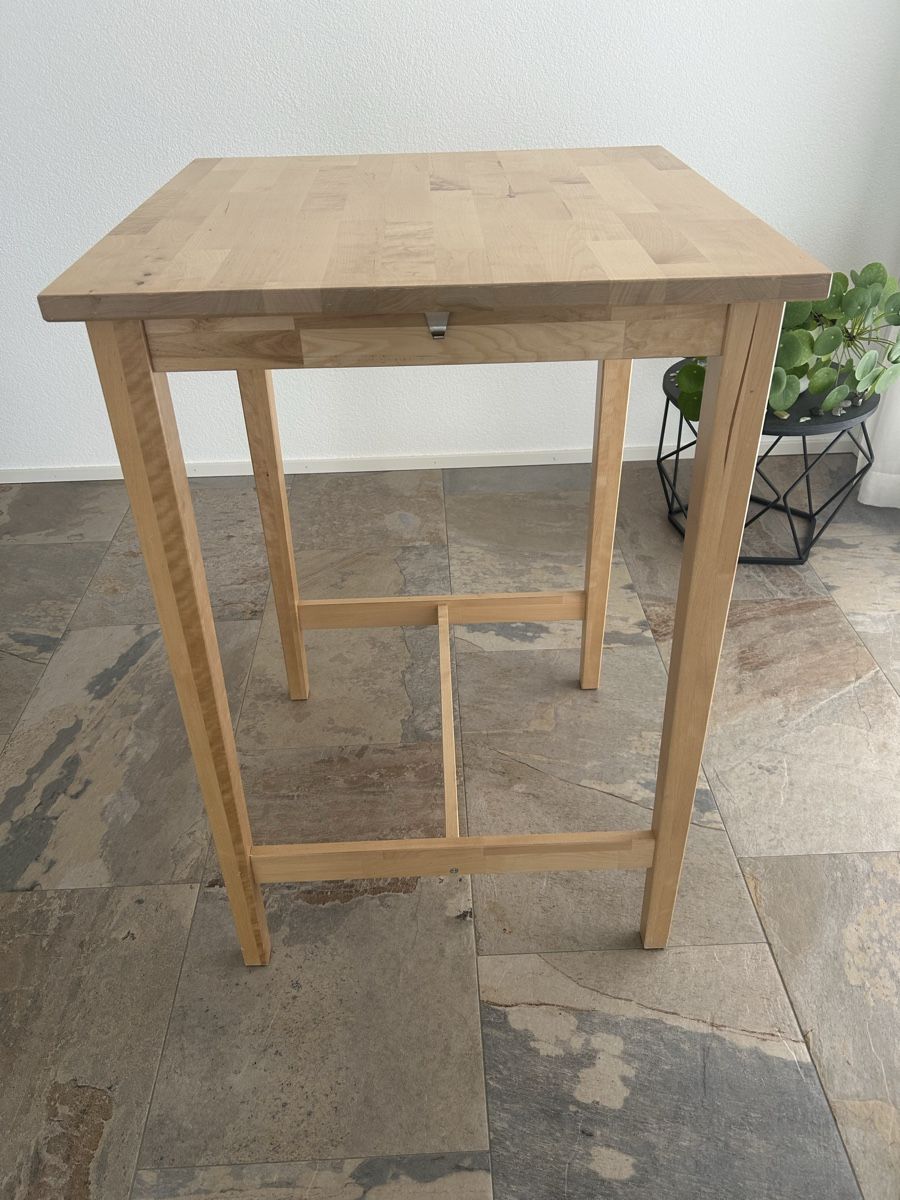 Tables: Hochtisch mit zwei Hockern – D'occasion à Zollikofen par pas_7fhq 1