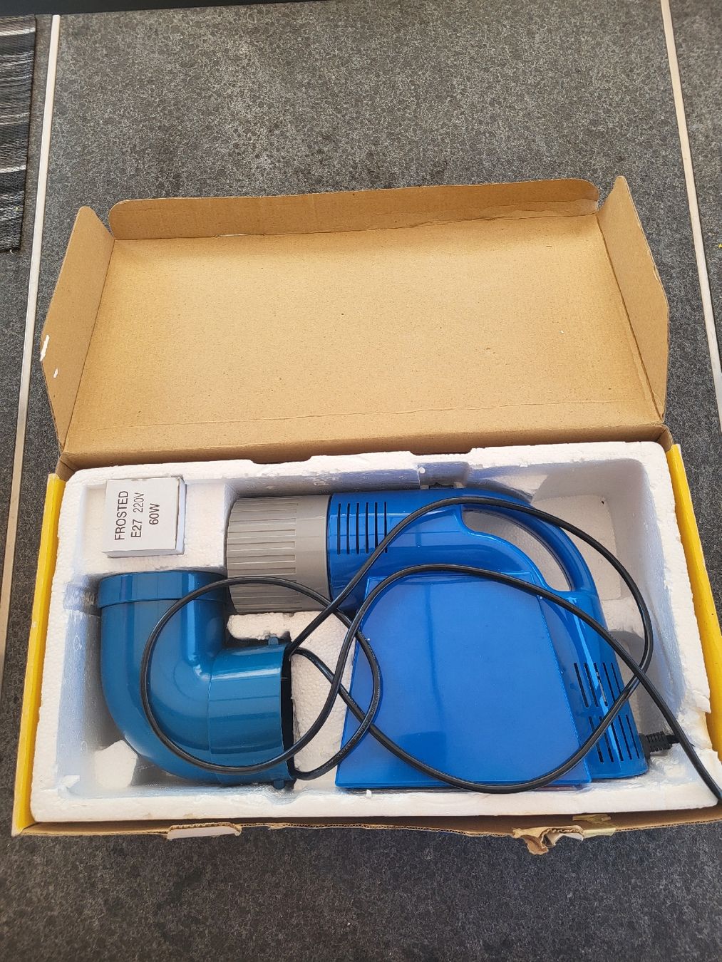 Videoprojektoren: Episcope Projektor, blau, 60W, neuwertig – Gebraucht aus Allschwil von Uhrenbinz 2