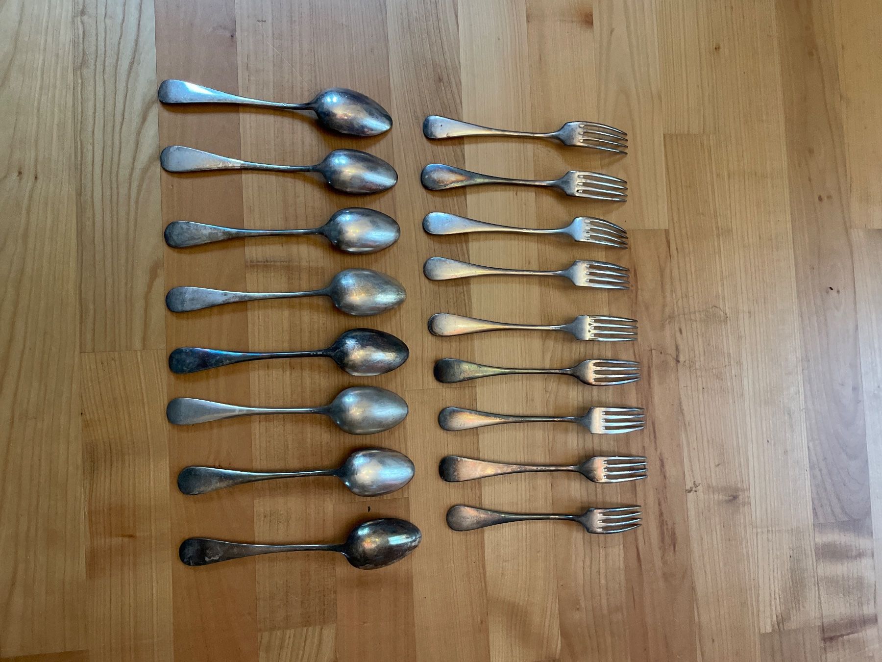 Set di posate: Silberbesteck 8 Löffel und 9 Gabeln – Usato da Biel/Bienne venduto da Urbue 1
