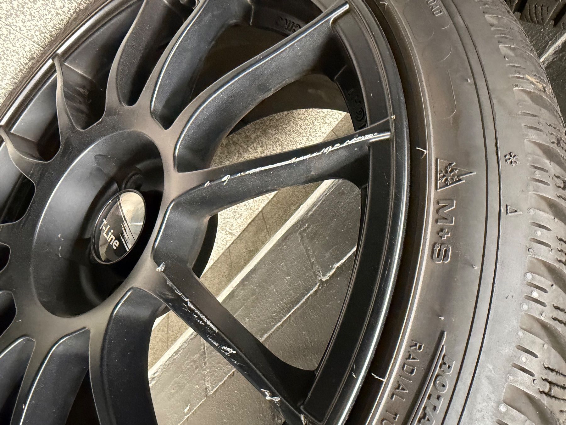 Pneumatici & Ruote complete: 225/40 R18 92V Winter Komplettrad – Usato da Uster venduto da AMAG-Retail-Uster 3