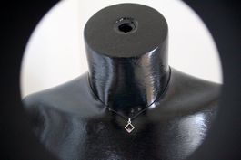 Silber Anhänger mit Rubinroten Stein