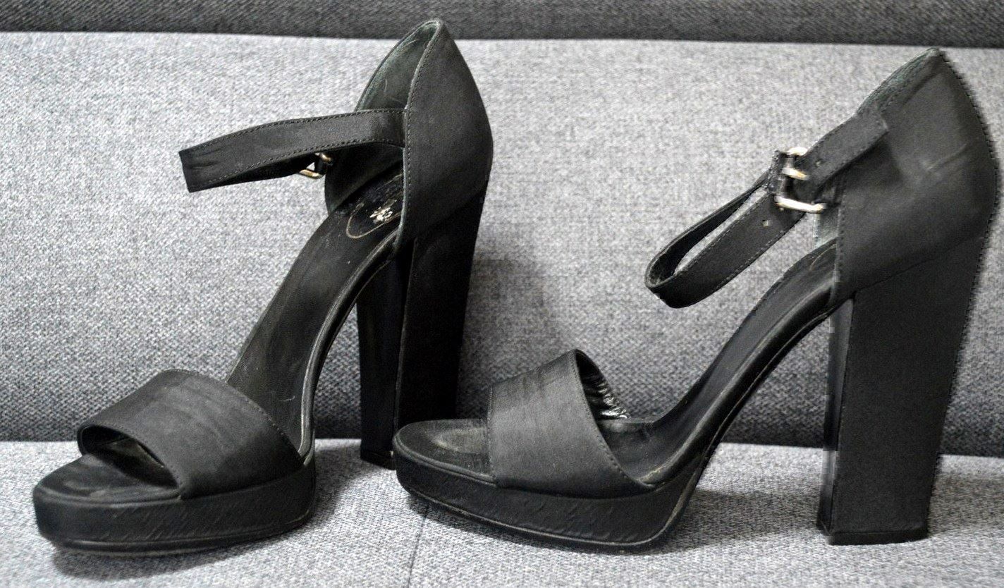 Prada Scarpe da donna: Sandalen / Sandales Prada .39 Seide / soie – Usato da Collonges venduto da Auganien 1
