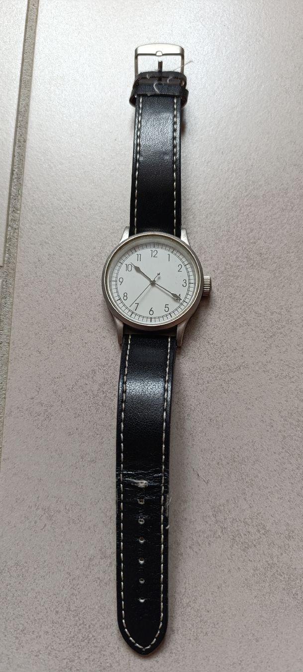 Orologi: Montre avec bracelet noir – Usato da Mont-la-Ville venduto da Ecu23hj