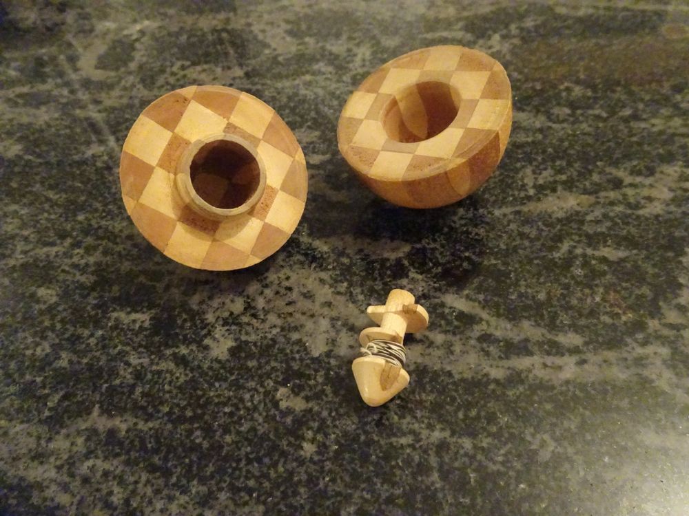 Holz -Stopfei In zwei hälften Teilbar- mit Spule im innente (Gebraucht ...