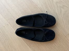 Black Velvet Ballet Flats - Size 30 - Sleek & Stylish Shoes