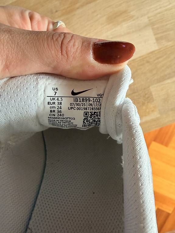 Chaussures femmes: Nike running blanches  Taille 38 – D'occasion à Lausanne par ama_6fzt 2