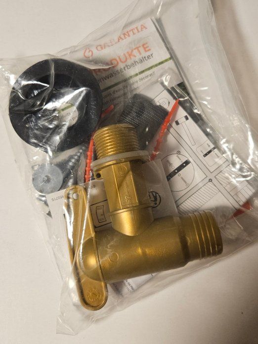 Annaffiatura & Irrigazione: Regenspeicher / Wassertank 4rain Slim Sand – Nuovo (secondo la descrizione) da Othmarsingen venduto da Folken 3