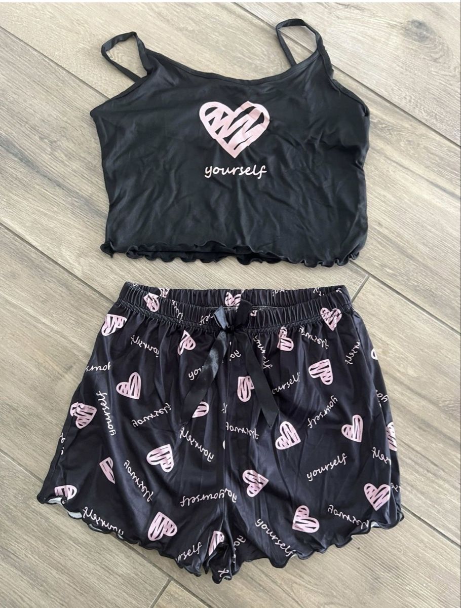 Lotti di vestiti: TOP UND SHORTS UNGETRAGEN GRÖSSE S – Nuovo e nell'imballaggio originale da Dübendorf venduto da ali_g7p8