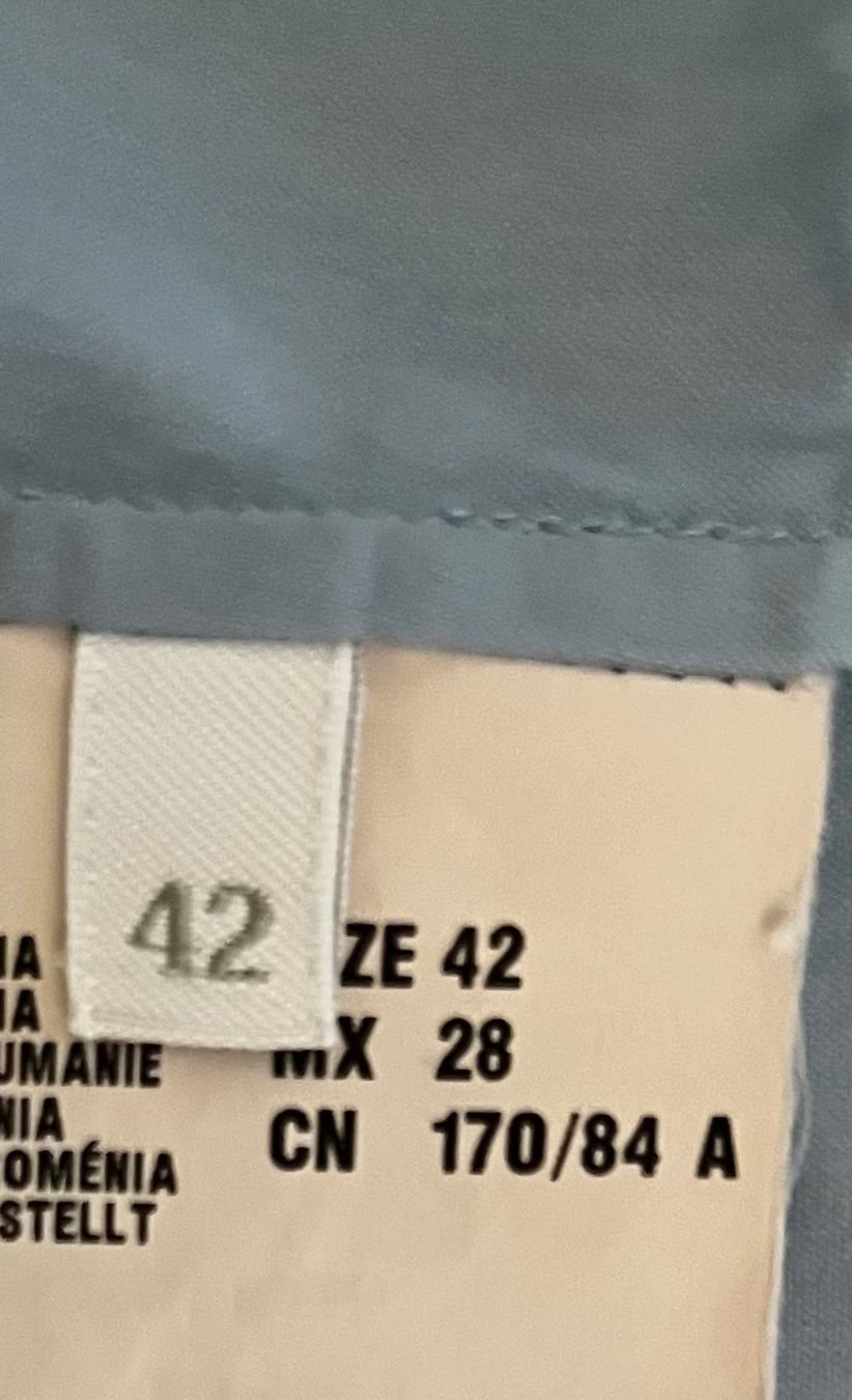 Prada Chemisiers: PRADA: hellblaue Ärmellose Bluse, lang – D'occasion à Zürich par ann_ngp7 2