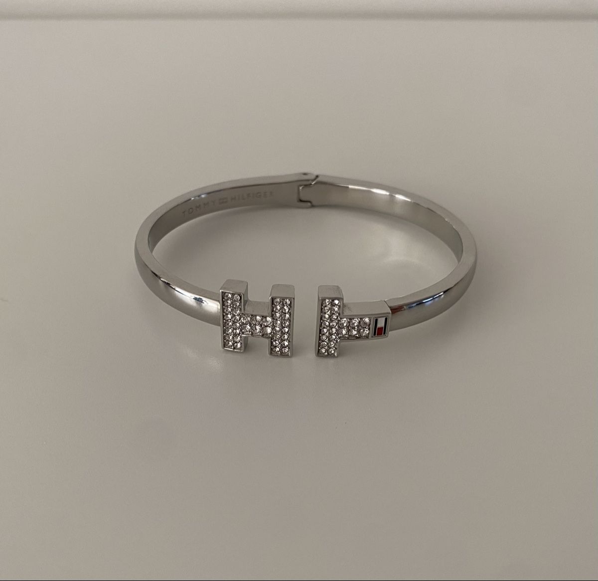 Tommy Hilfiger Bracciali & Braccialetti: Tommy Hilfiger Armreif Silber – Usato da Schlatt TG venduto da joshikenobi 1