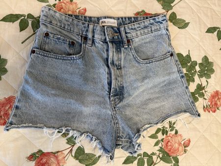 Zara Jeans Shorts hellblau kurz