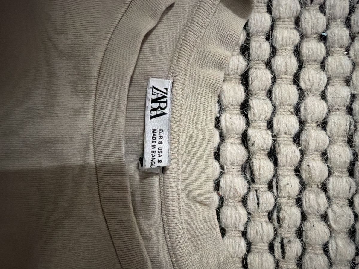Zara T-shirt: Zara Crop Tshirt mit langen Ärmeln – Nuovo (secondo la descrizione) da Pfäffikon ZH venduto da anlimalu 1