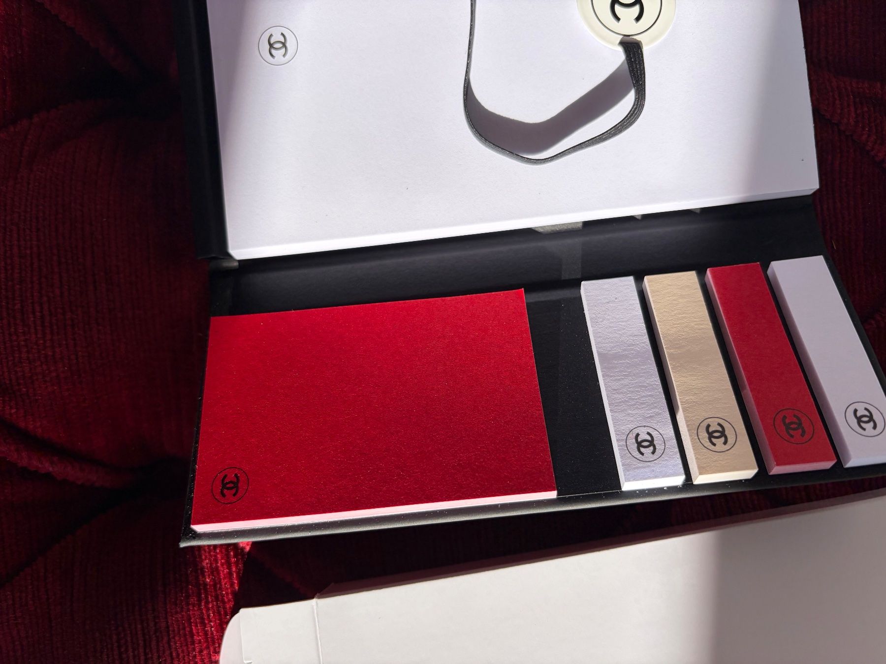 Libri: CHANEL  LA COLLECTION  Buch  / Notizbuch mit Bleistift / – Nuovo (secondo la descrizione) da Interlaken venduto da Bona55 7