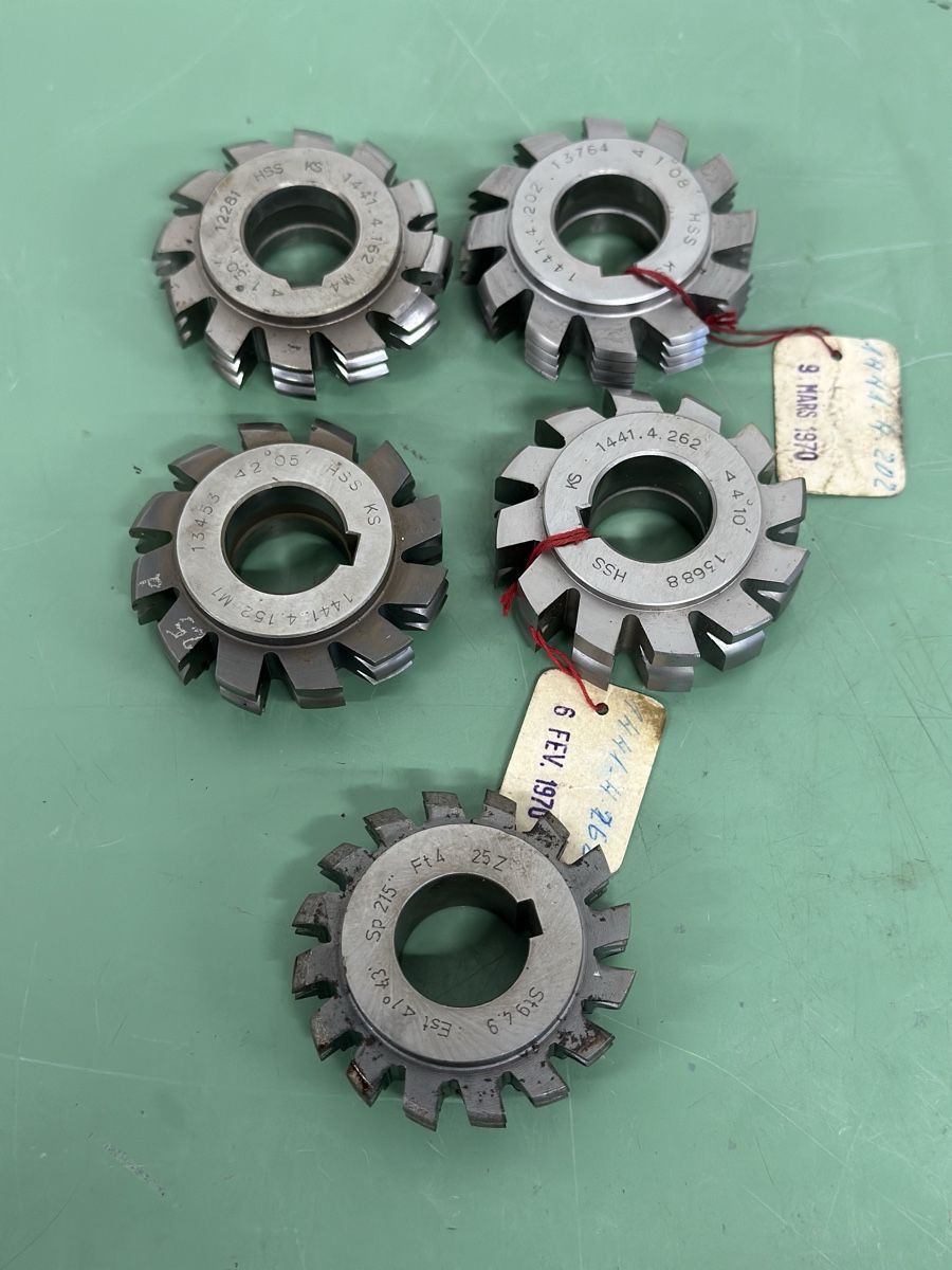 Tutti gli attrezzi: 5X HSS Gear Cutters, Different Sizes and Modules – Nuovo e nell'imballaggio originale da Aarberg venduto da SNMachines