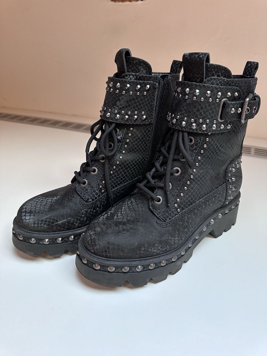 Guess Damenschuhe: Boots/Stiefel Guess, Animalprint – Gebraucht aus Andhausen von danny1407