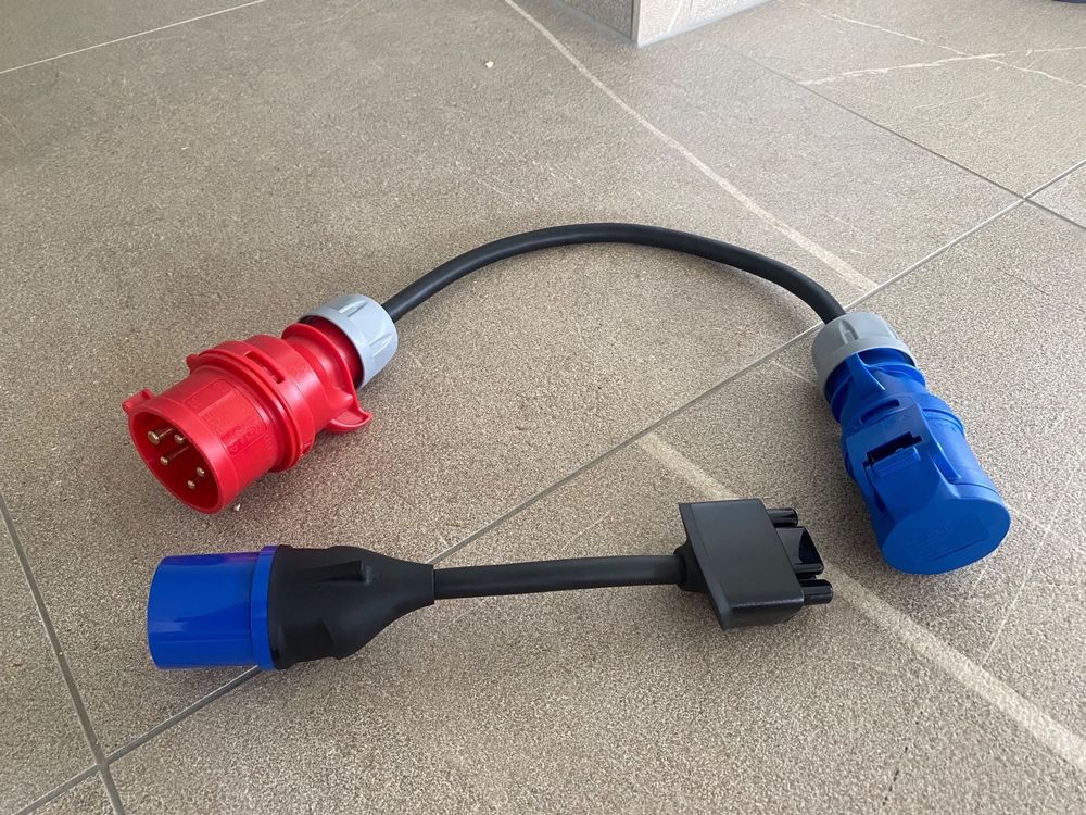 Tesla Ladegerät Adapter UMC 2 für Blau 16A mit Adapter Rot