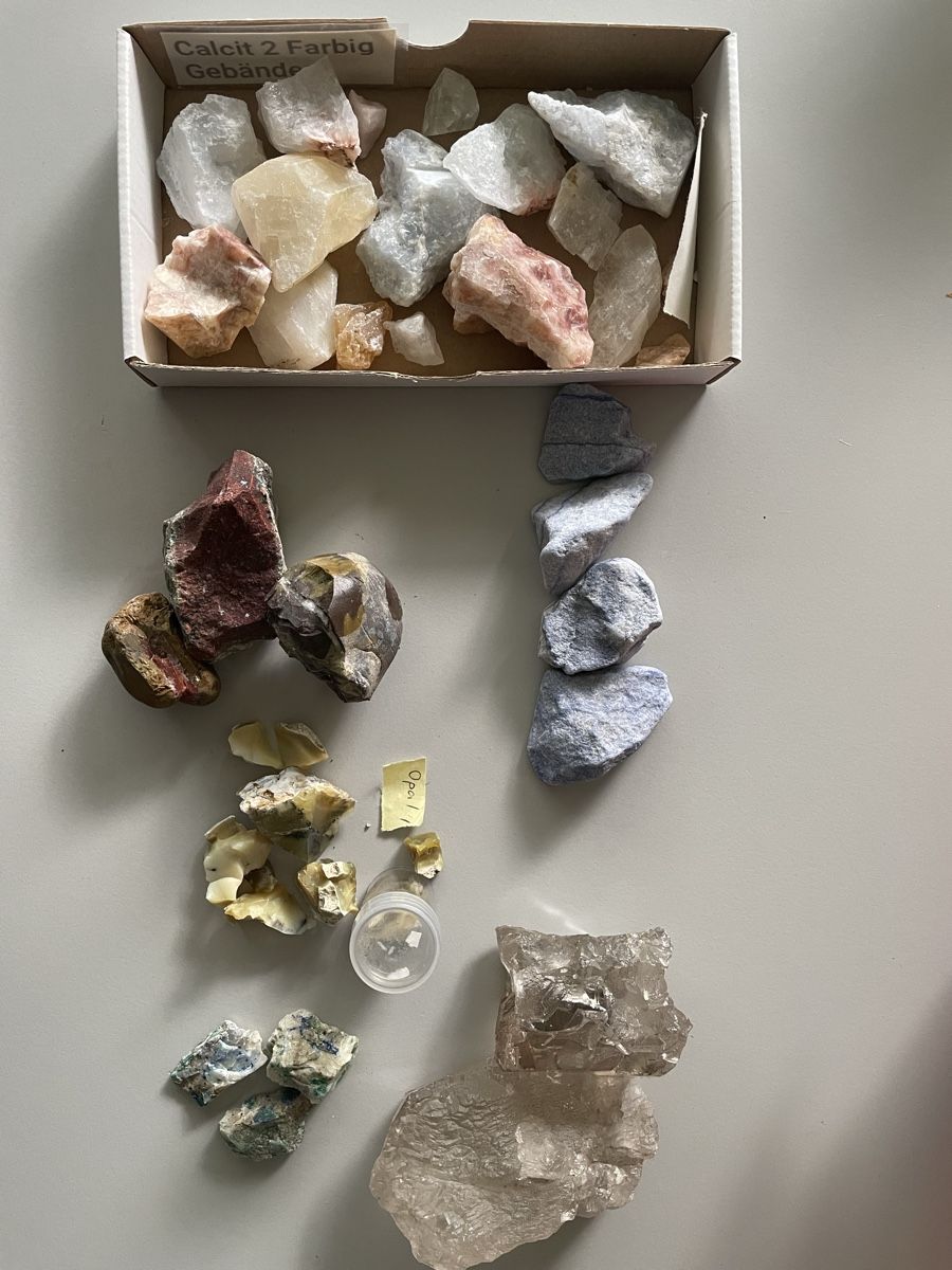 Minerali & Pietre curative: Rohsteine zum Scheifen – Usato da Mollis venduto da Romana1978
