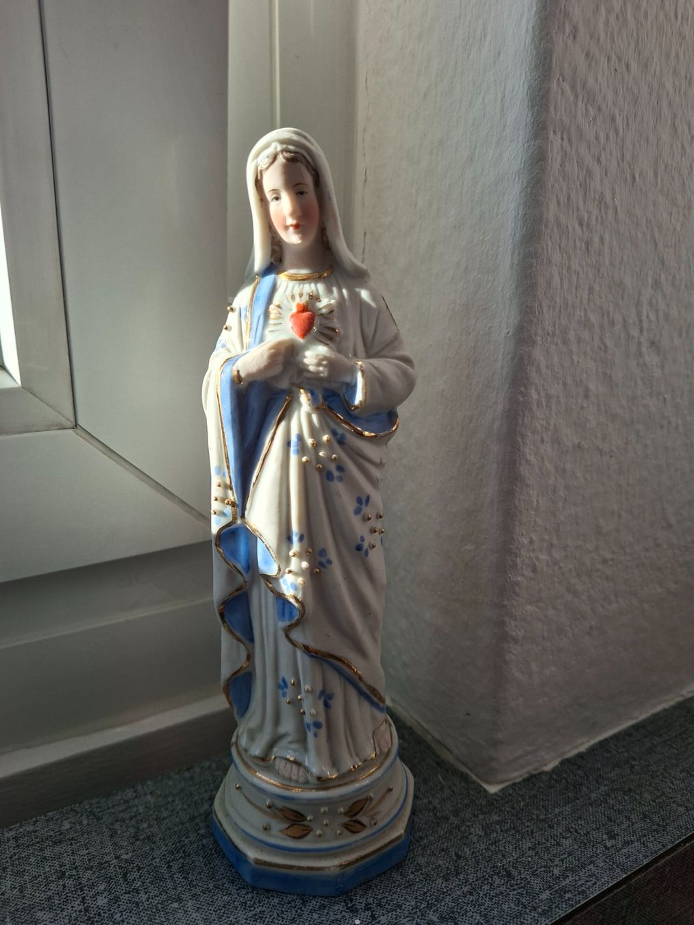 Statuette: Marienfigur bemalt mit Goldrand gebraucht – Usato da Ehrendingen venduto da CHMEX