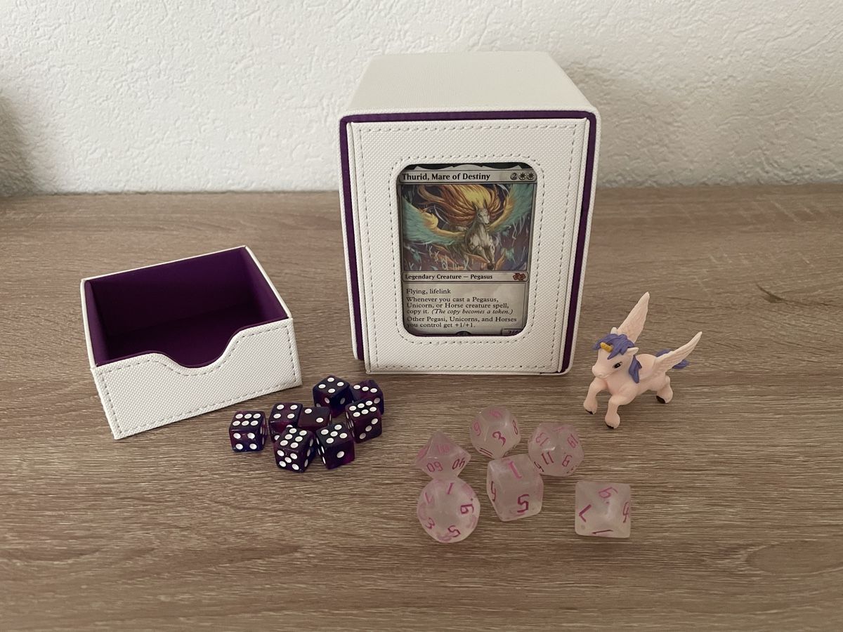 Magic The Gathering Carte collezionabili: MTG Custom Pegasus & Unicorn Commander Deck mit Zubehör  – Usato da Wattenwil venduto da Staldi1985