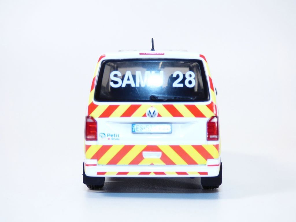 Modèle Réduit 1/43 ODEON : Volkswagen T6 Samu Ambulance 28