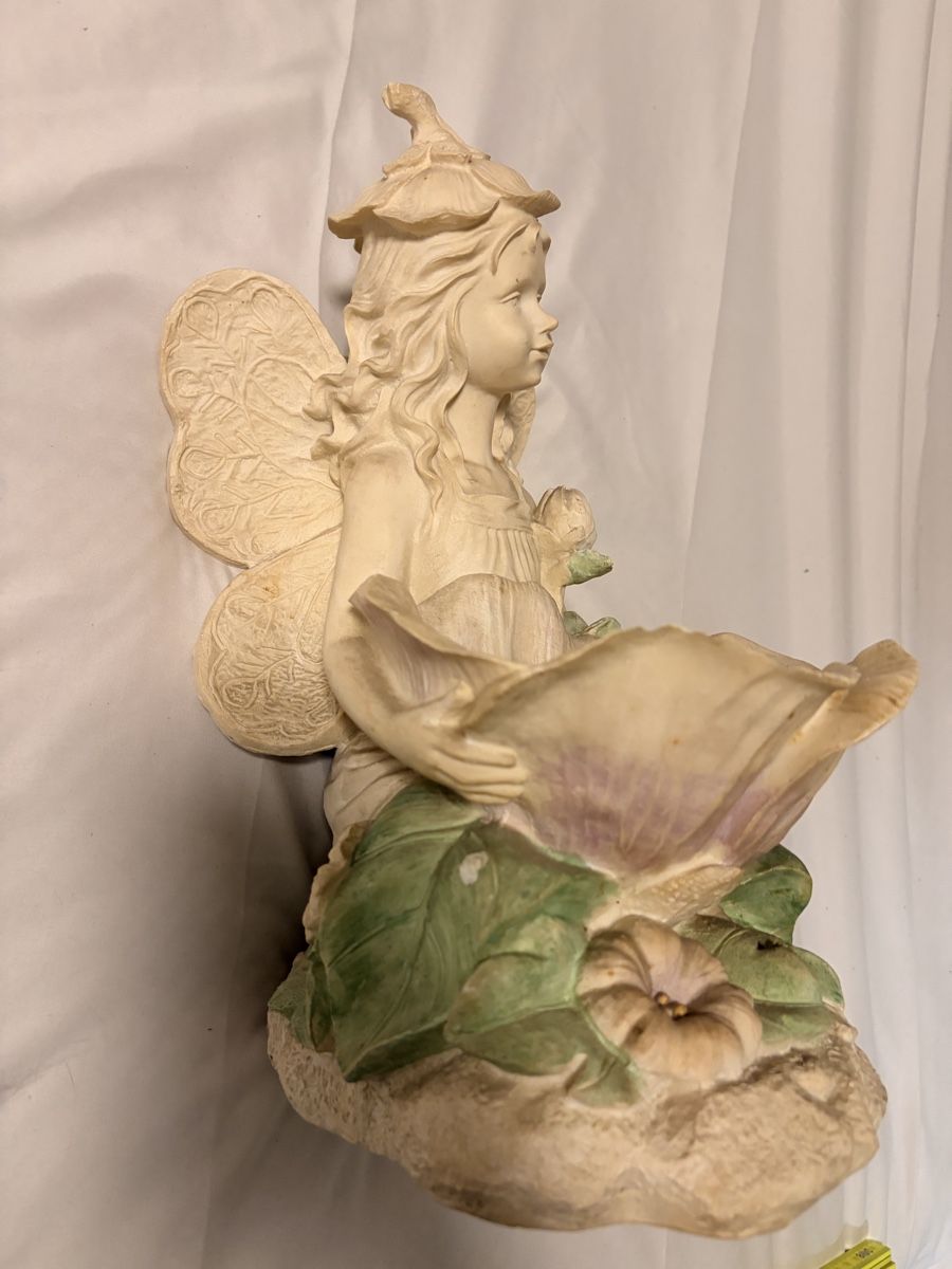 Statuette: Figur Fee mit Schale und Blumen Beige H ca 25cm – Nuovo (secondo la descrizione) da Basel venduto da MinaM2014 2