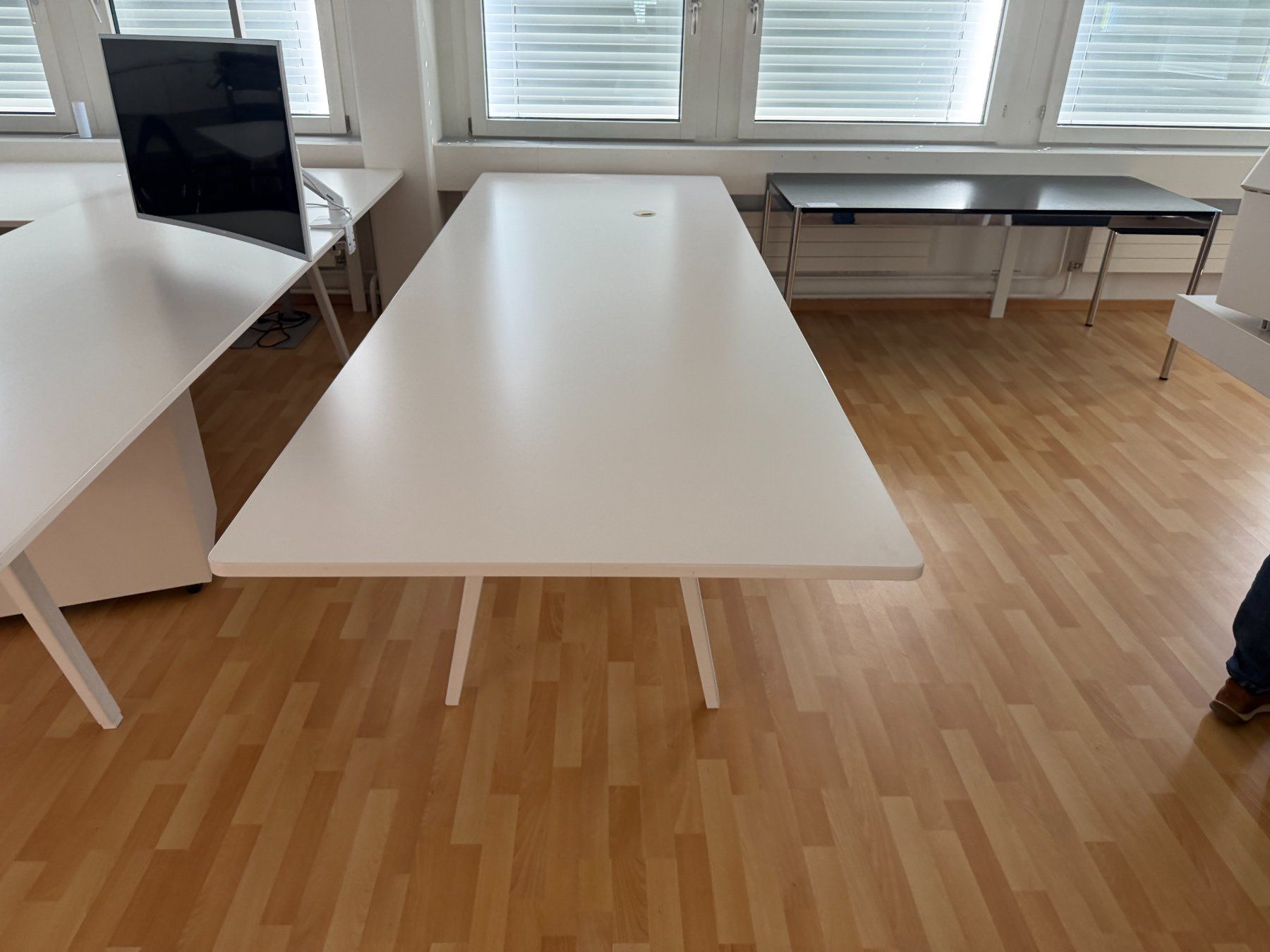 Vitra Tavoli: Vitra Tisch, 320cm lang – Usato da Pfäffikon SZ venduto da xevo_Networks 3