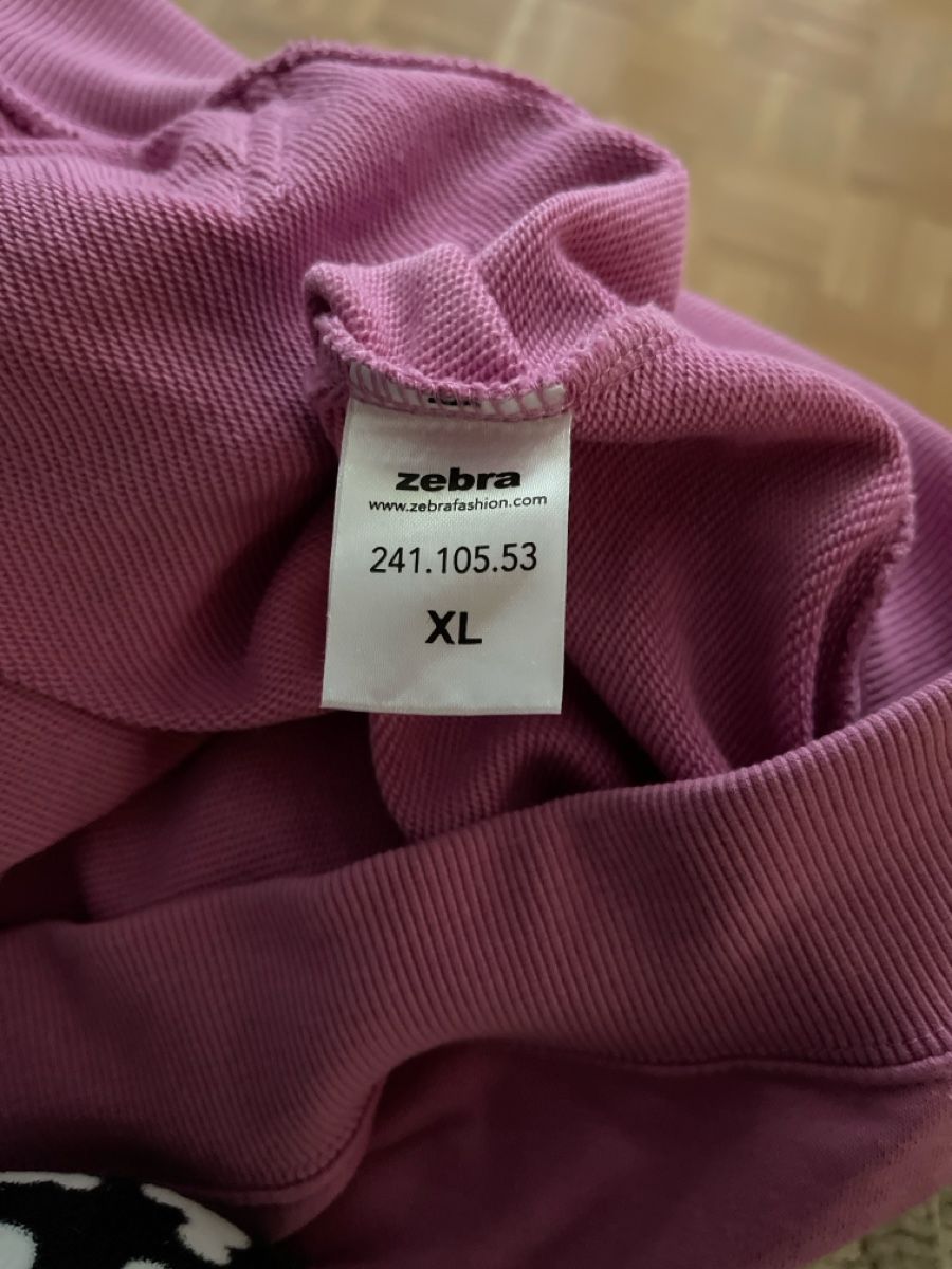 Zebra Giacche: Lila Oversize Kapuzenjacke XL – Usato da Meikirch venduto da Hilfe_Waisentiere 2
