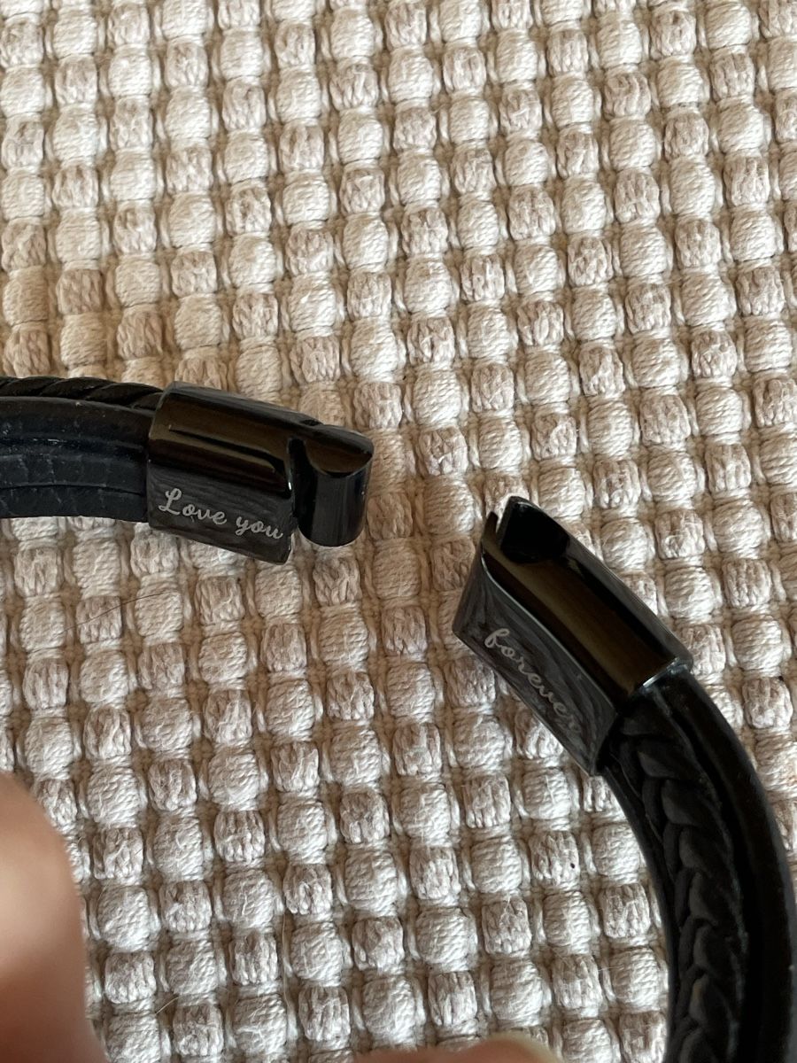 Bracciali & Braccialetti: Armband mit Kreuz, aus Leder – Usato da Rümlang venduto da euqinom16 3