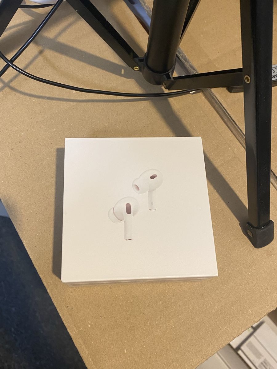 Kopfhörer: AirPods 2 – Neu und originalverpackt aus Lausanne von PANDA7
