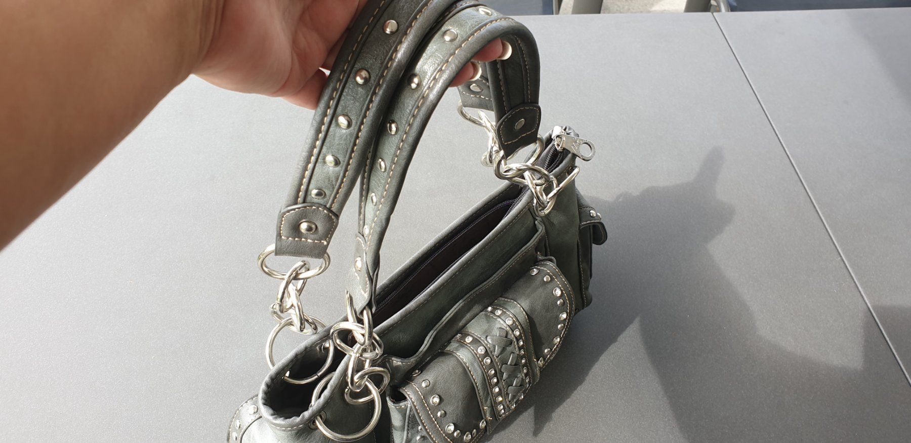 Borse da donna: Sac à main gris clouté style western. – Usato da Pailly venduto da phe_t8j7 1