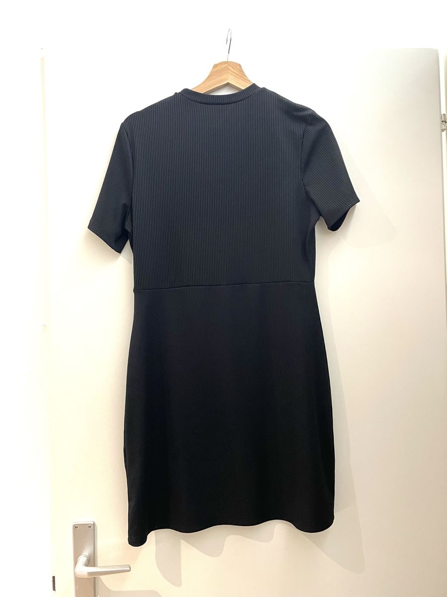 Vestiti: SCHWARZES KLEID MIT REISSVERSCHLUSS – Usato da Ziefen venduto da Elar_store 1