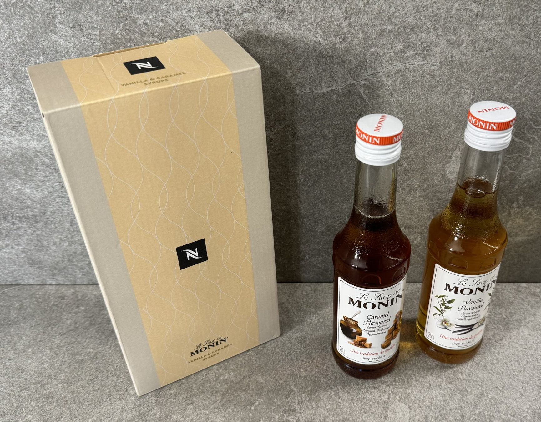Cibi & Specialità: MONIN-Sirup-Set - Vanille + Karamell ... – Nuovo e nell'imballaggio originale da Chur venduto da Papageibarsch77 2