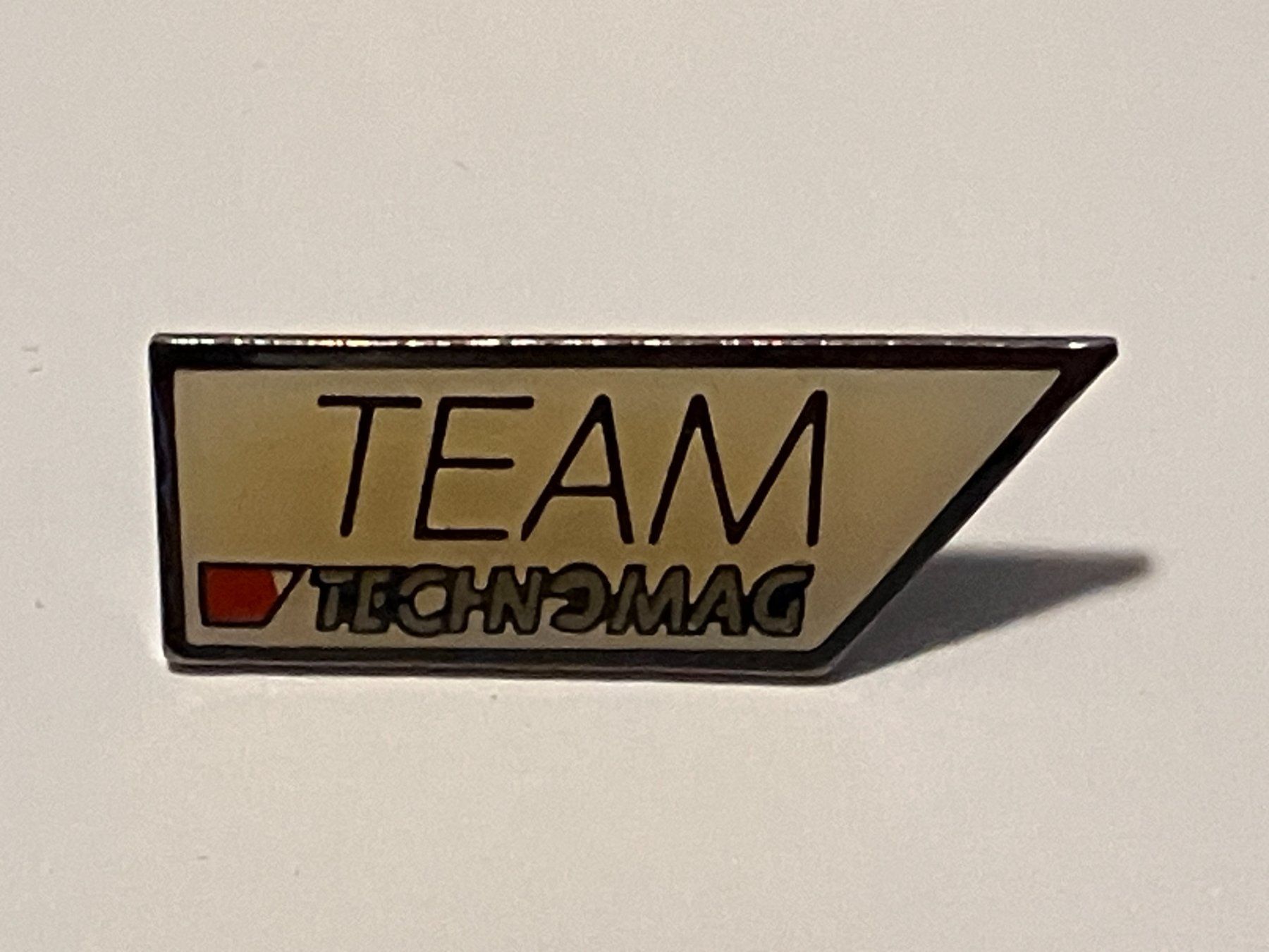 Placchette & Badge: 1 Pin Team Technomag – Usato da Basel venduto da djwwpp