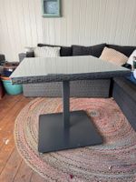 Moderner Polyrattan Bistrotisch / Gartentisch mit Glasplatte