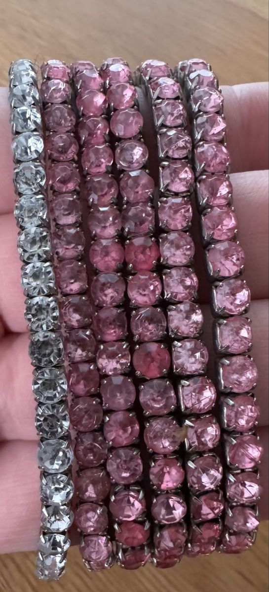 Bracciali & Braccialetti: 6 Armbänder; 1 silberfarben, 5 rosa – Usato da Winkel venduto da Schorley 1