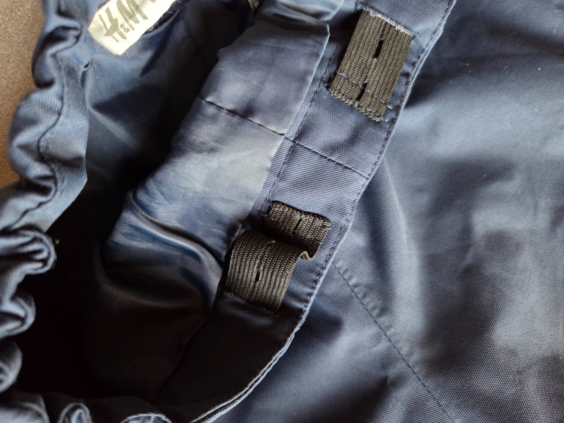 H&M Pantaloni: Regenhose von H&M Grösse 116 – Usato da Wiesendangen venduto da troawus 4