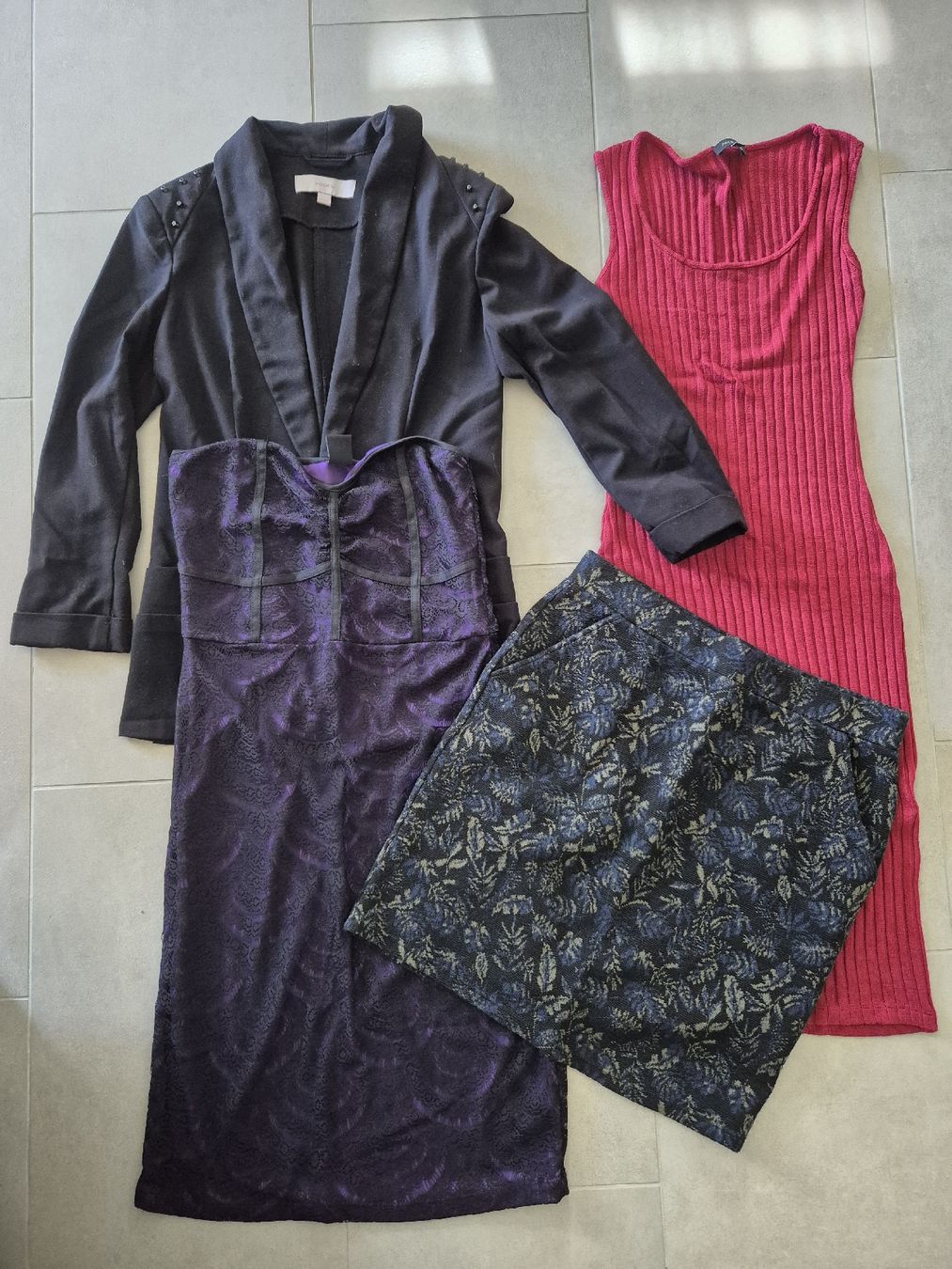Lotti di vestiti: 4-teiliges Kleiderpaket Gr. M – Usato da Derendingen venduto da Carand12