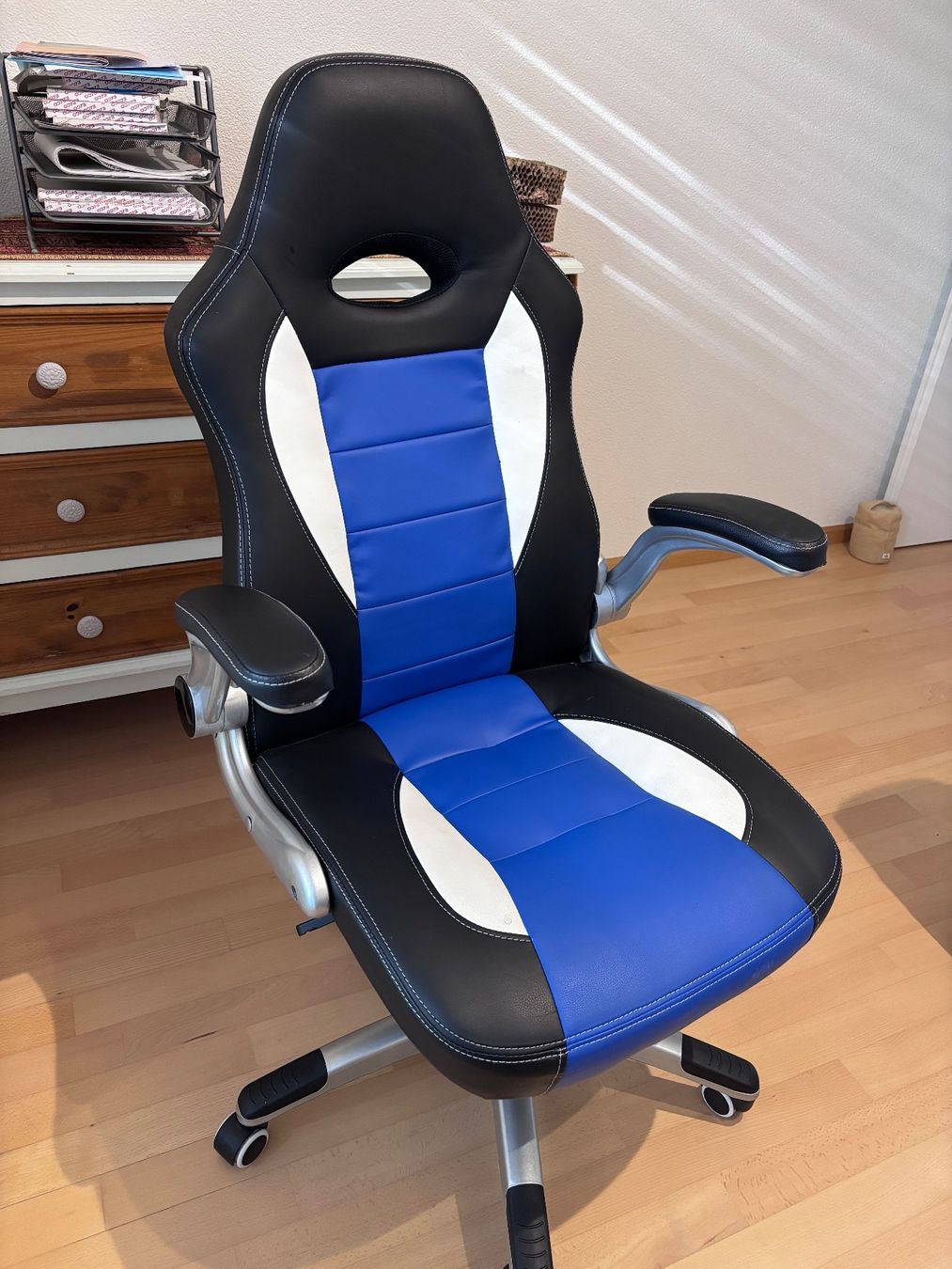 Sedie: Gaming-Bürostuhl, schwarz/blau, mit Rollen – Usato da Binningen venduto da fal_89rg 1
