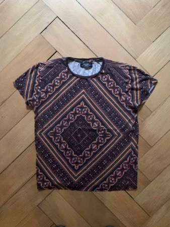 BERSHKA - Hippie Aztec T-Shirt gemustert