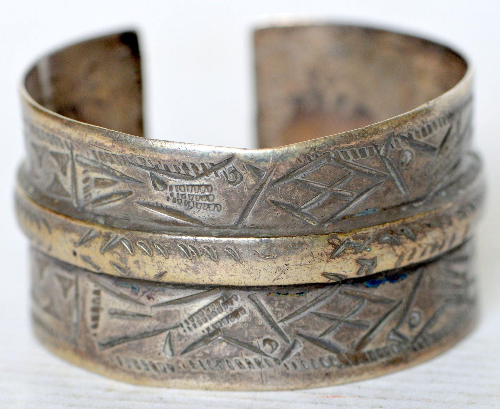 Armbänder & -reifen: Ancien bracelet en métal – Gebraucht aus Neuchâtel von Neuchatel 2