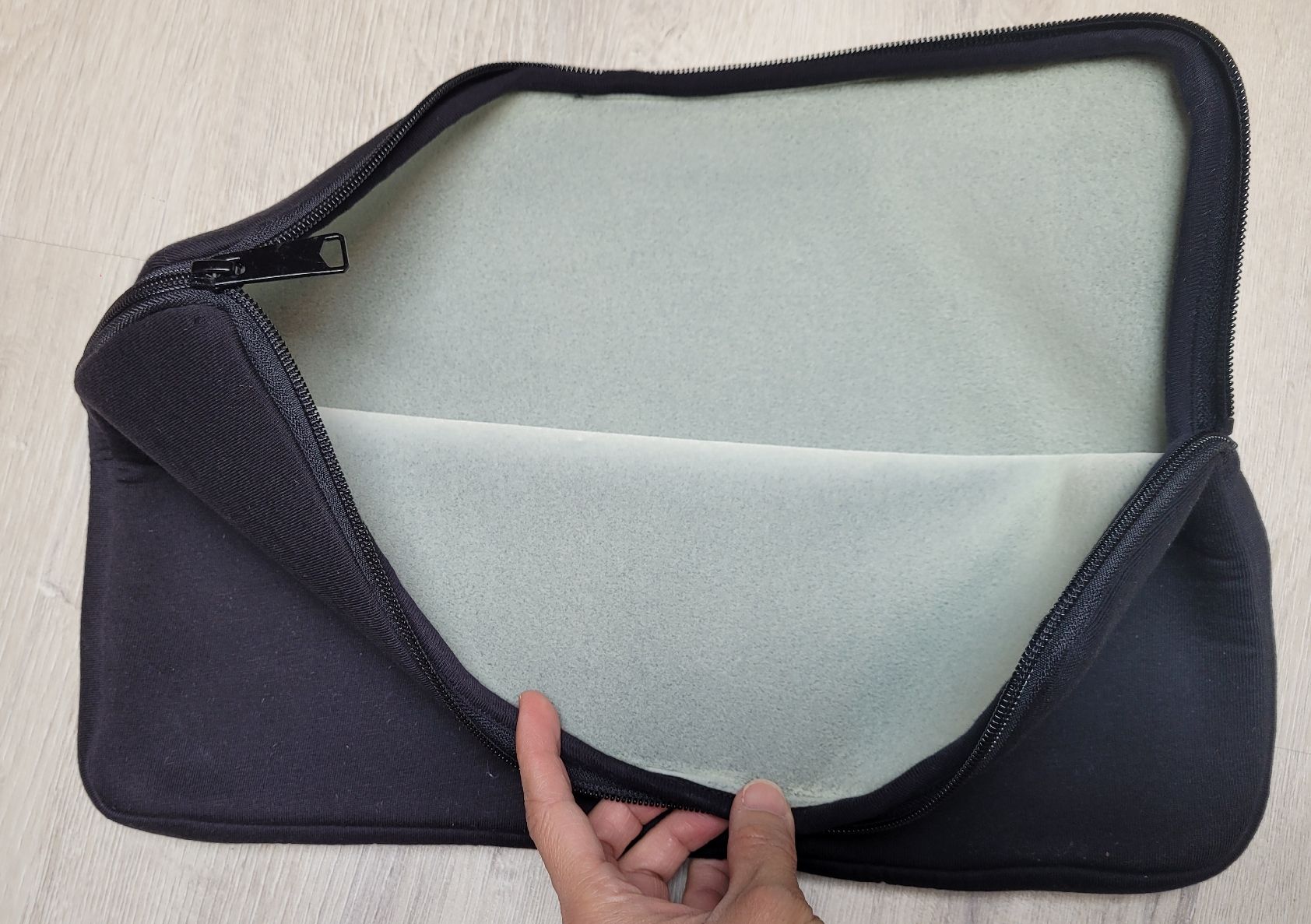 Carhartt Borse: Carhartt Laptop Hülle, neuwertig – Nuovo (secondo la descrizione) da Münchenstein venduto da sun_mx9b 3
