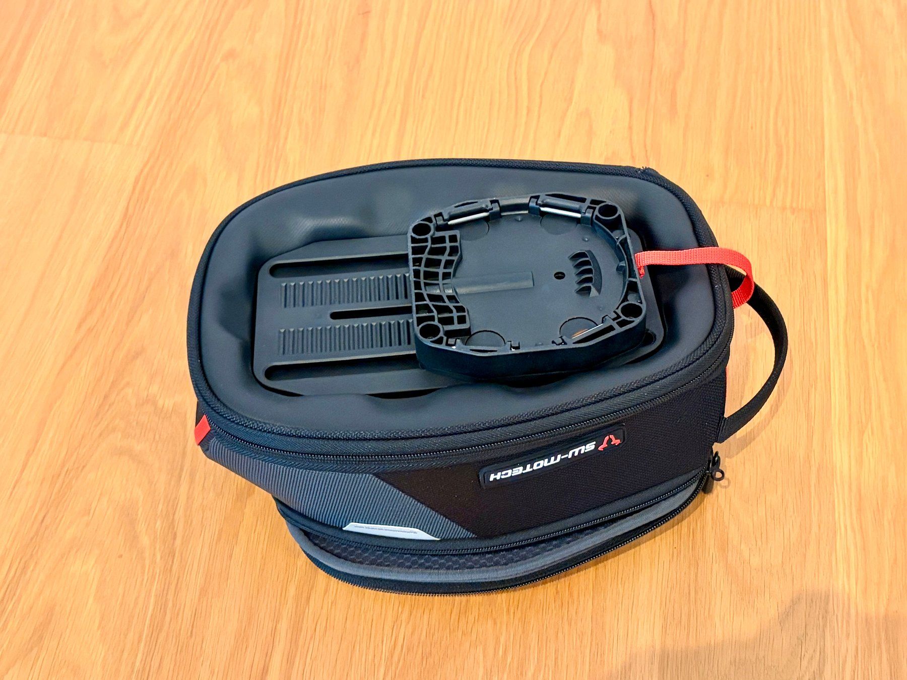 SW-Motech Zaini: SW-MOTECH Tankrucksack Quick-Lock PRO Daypack 5-8 Liter – Usato da Lufingen venduto da th__m8k2 3