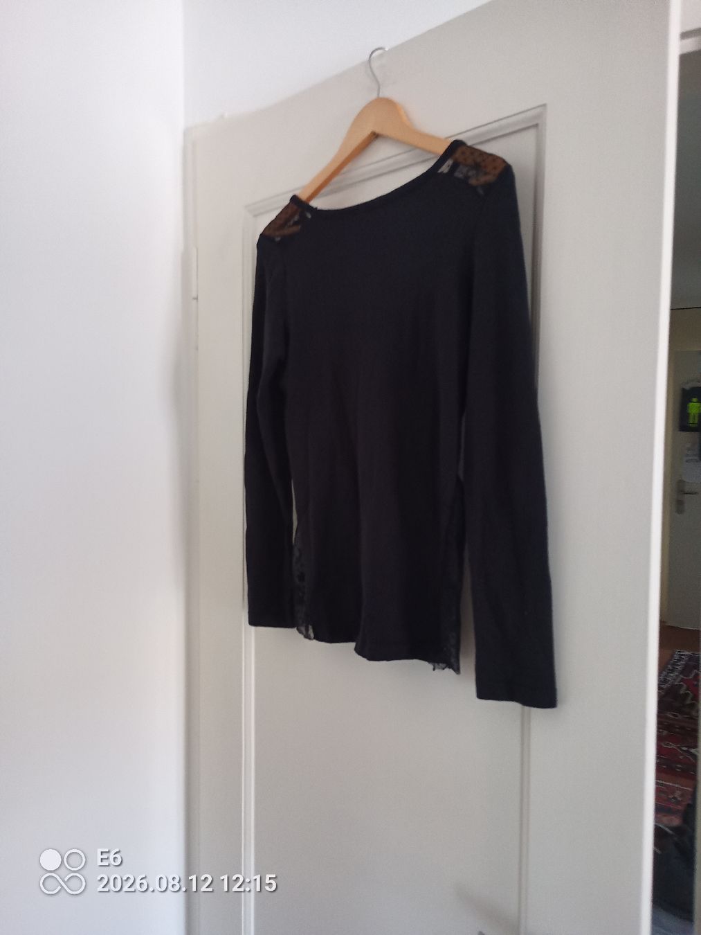 Maglioni & Felpe: Schwarzes Langarmshirt   – Usato da Zürich venduto da Mitzi6 1