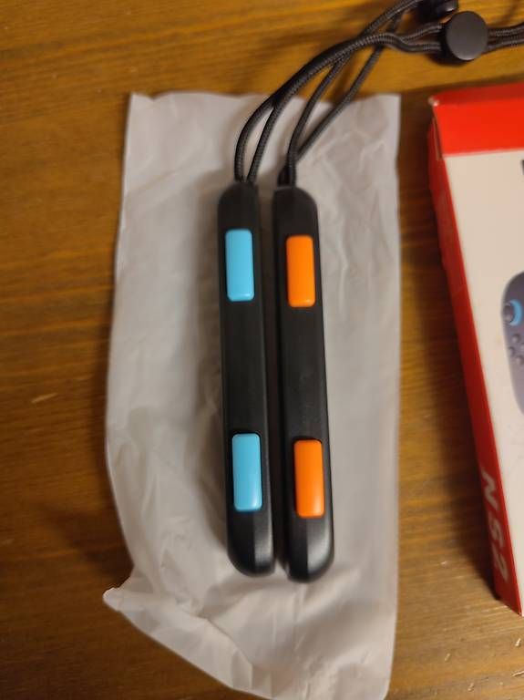 Nintendo Controller: NEU: Switch 2 Handgelenkschlaufen – Nuovo e nell'imballaggio originale da Wohlen AG venduto da gnabbr 2