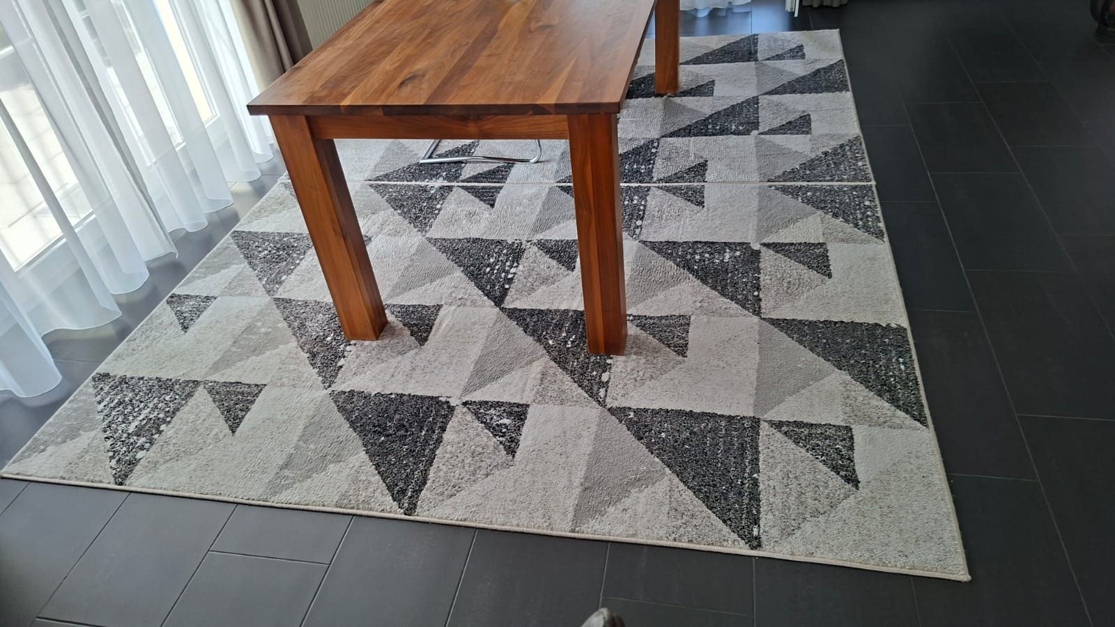 Tapis: Zwei Teppiche geometrisch gemustert – D'occasion à Wigoltingen par blautiger